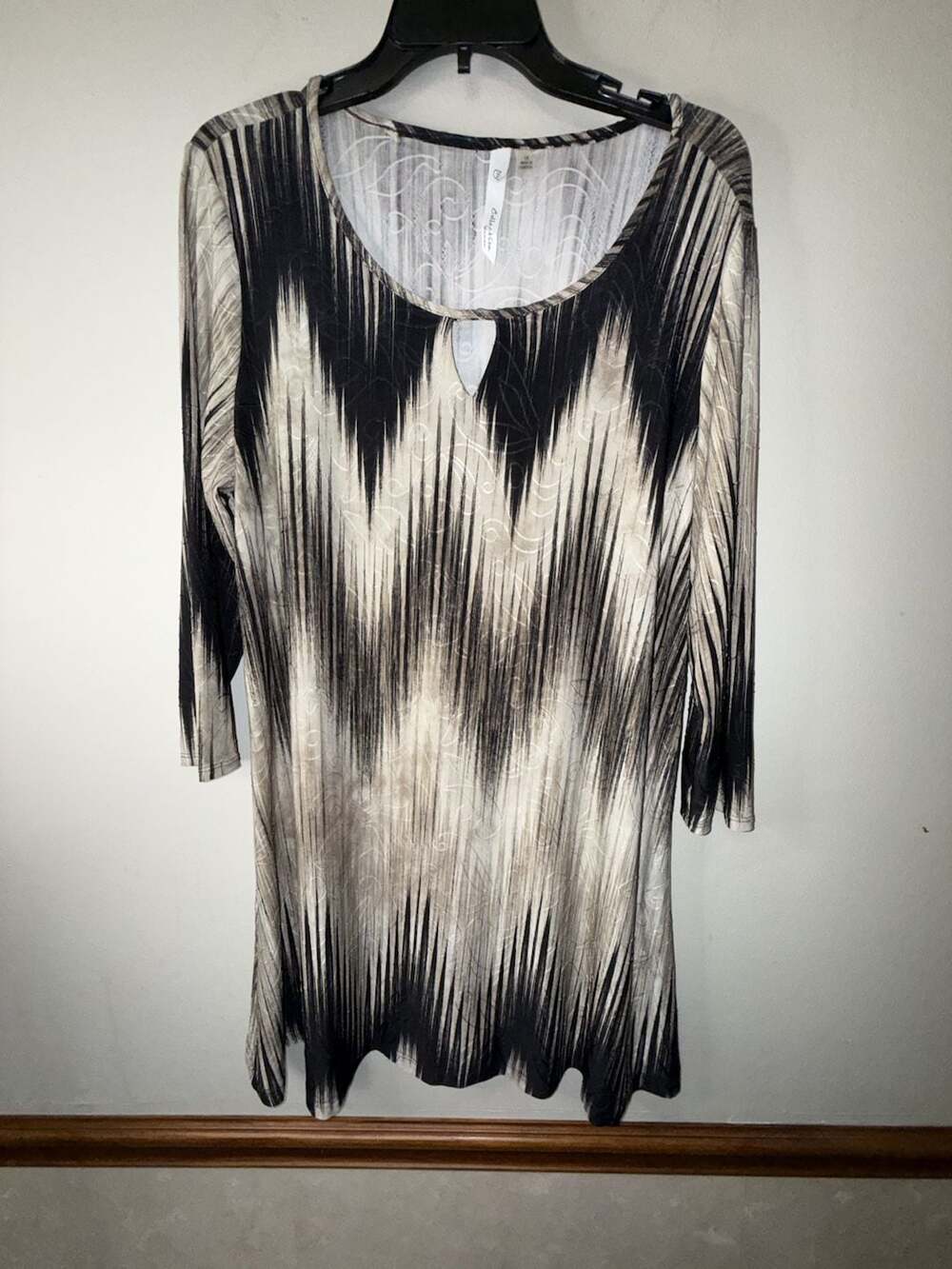 NY Collection Women's 3/4 Sleeve Abstract Print Tunic Blouse with Keyhole